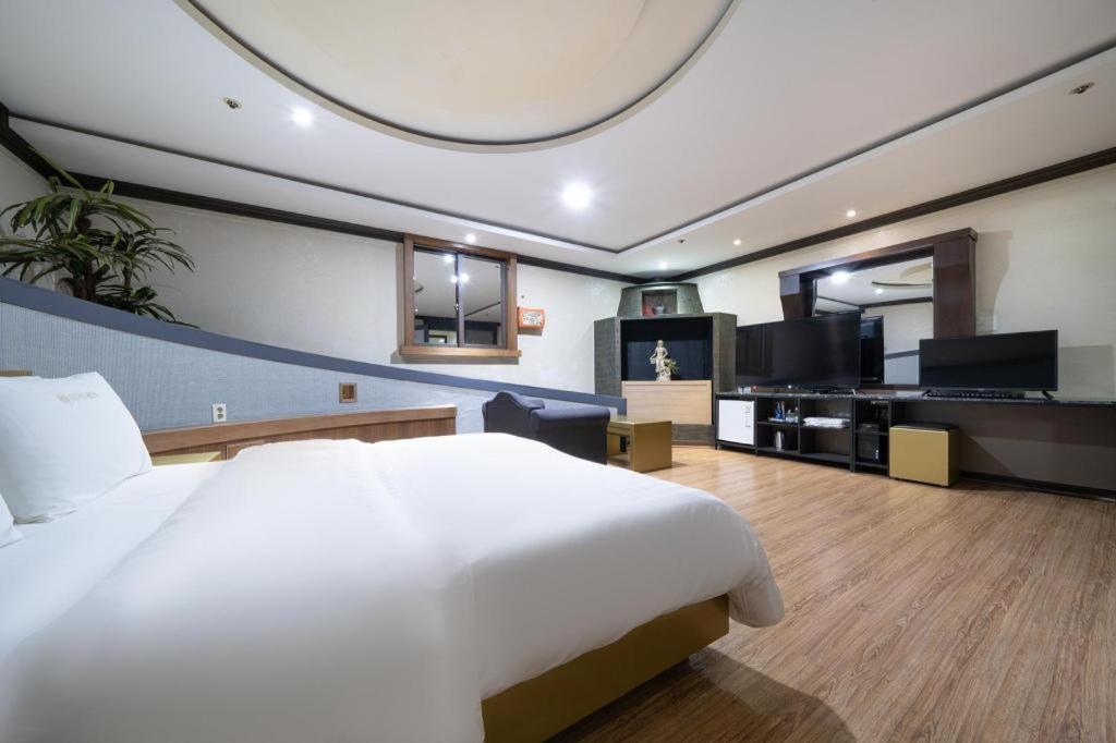 Hotel Head-One Uijeongbu Buitenkant foto