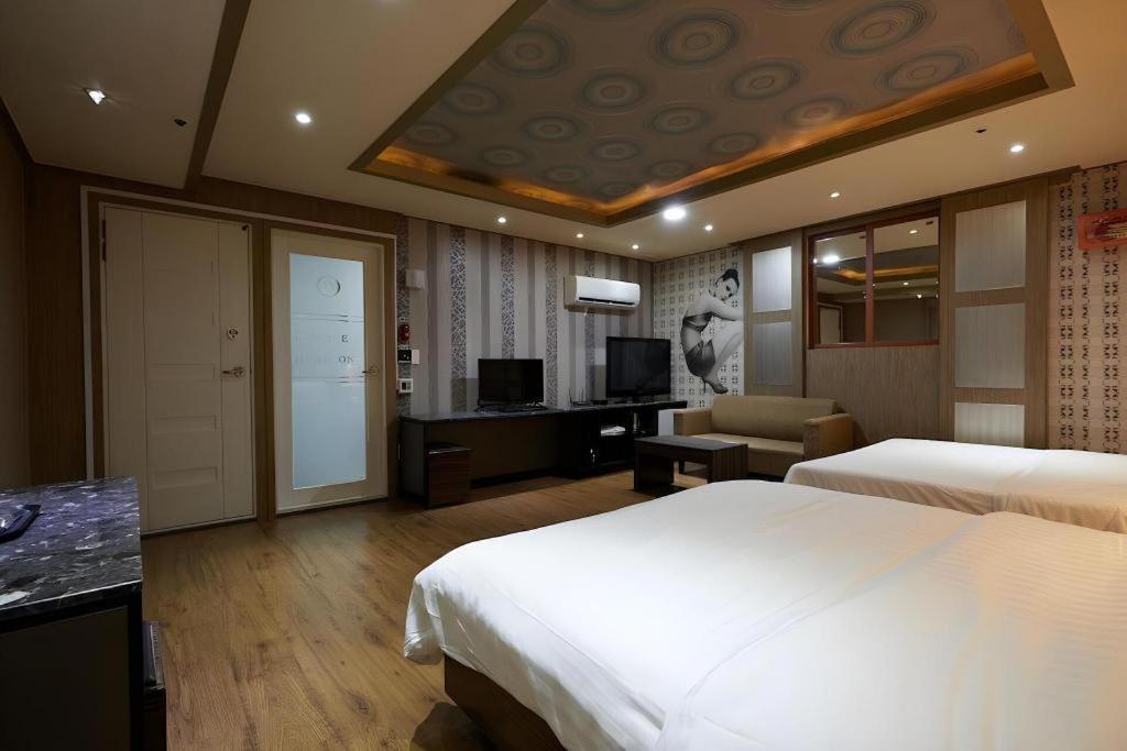 Hotel Head-One Uijeongbu Buitenkant foto